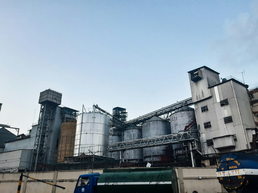 A large chemical plant