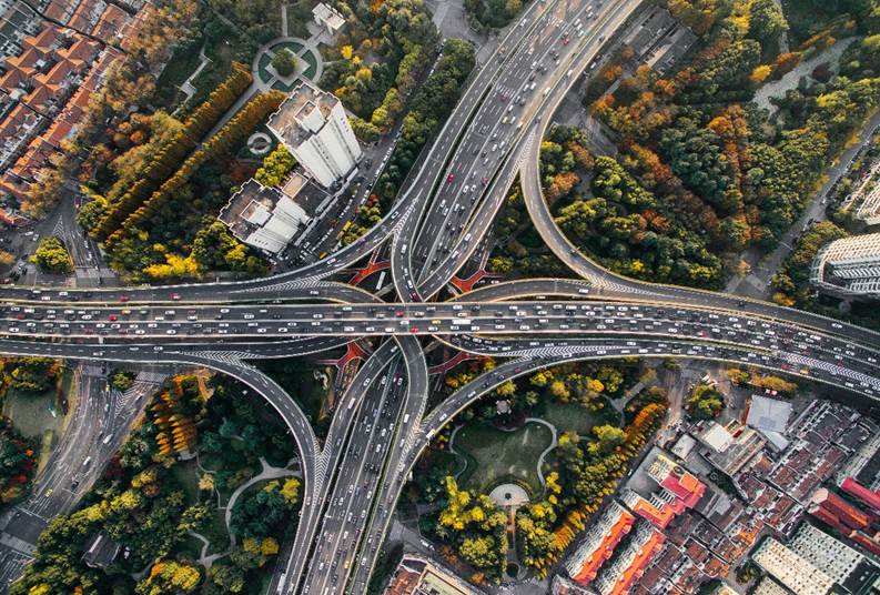 A cloverleaf interchange with a bewildering set of highways
